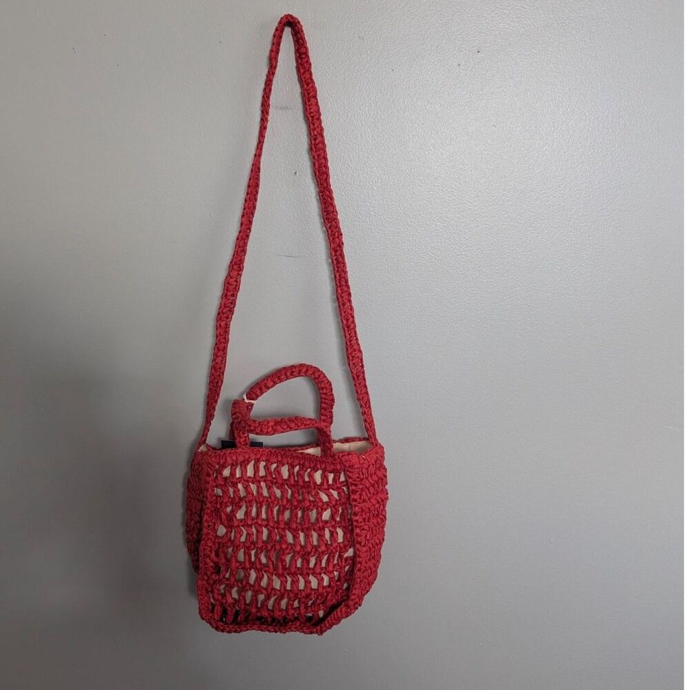 Universal Thread Red Crochet Crossbody Bag NWT - Picture 2 of 8